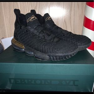 LeBron Xvi “I’m king”